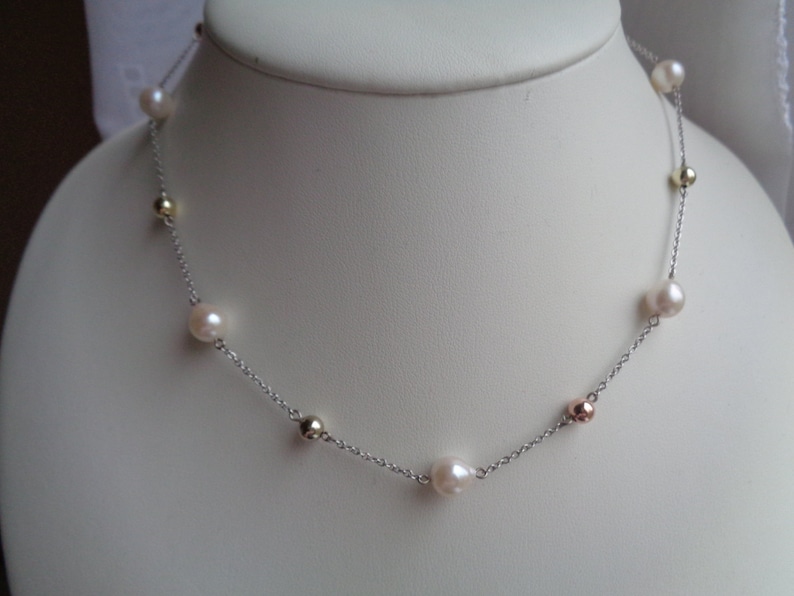 Necklace in 585 white gold, yellow gold and red gold with cultured pearls image 2