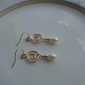 Gold earrings with pearl on spiral, Gold Filled, LU-0065
