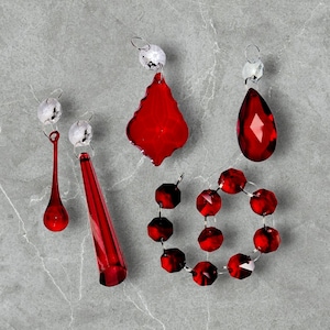 赤いシャンデリアの雫、ガラスのクリスタル、雫、ビーズの形、セット、ガーランド、ヴィンテージ、クリスマスツリー、ウェディングデコレーション、ライトクラフトパーツ、プリズム