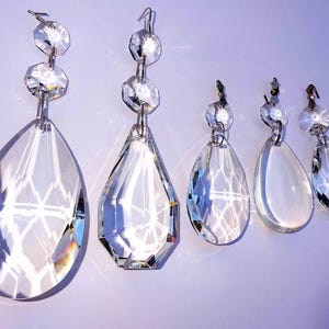 Selección de 5 diseños de cuentas de cristal ovaladas en forma de lágrima para candelabros, de 1,5 a 3 pulgadas, prisma de vidrio tallado, ideales para bodas, Navidad, manualidades, piezas de iluminación y estilo vintage.