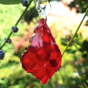 Robijnrode kroonluchter druppels 2" bladgeslepen glas kristallen druppeltjes kralen vintage kerstboom bruiloft decoraties lamp licht onderdelen zonvangers