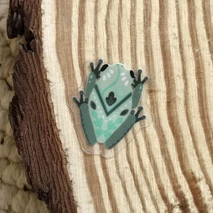 Calcomanía de rana en miniatura para botella de agua, regalo caprichoso para amantes de las ranas, linda decoración de rana, calcomanía de Frogcore, calcomanía de rana pequeña para espejo retrovisor de automóvil, calcomanía de naturaleza