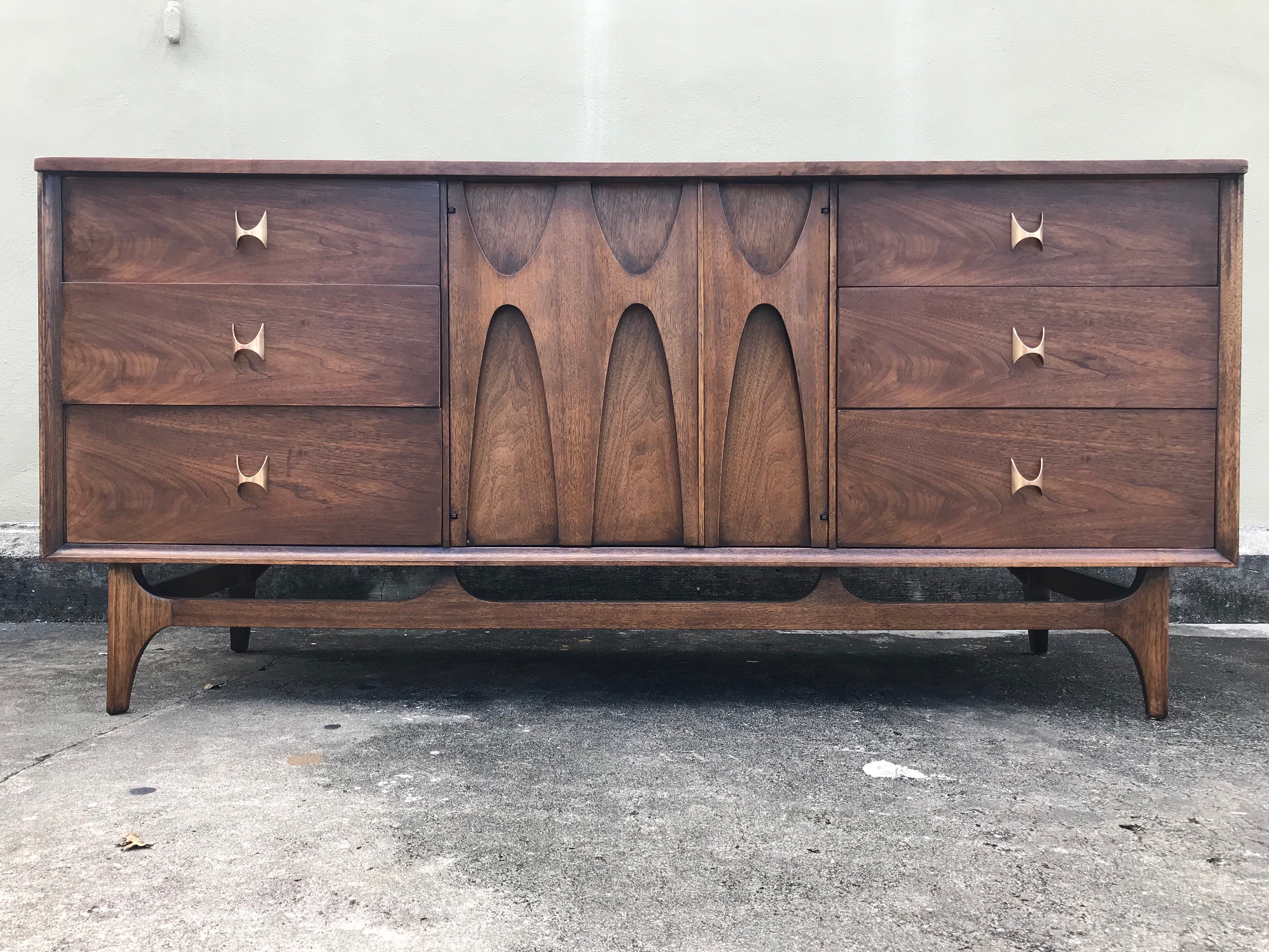 Broyhill Brasilia Triple Dresser 50