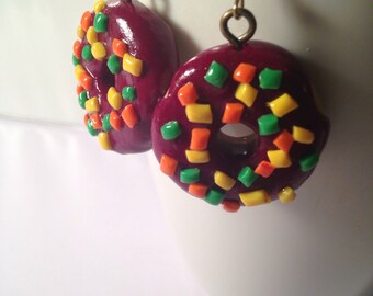 Donut Earrings, Chocolate Donuts, Food Jewelry, Polymer Clay, Kawaii Clay Charms, Clay Foods, Tiny Clay, Bakery Gifts, Cute Charm