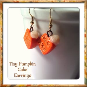 Pumpkin Cake Earrings, Tiny Cake Jewelry, Polymer Clay, Kawaii Clay Charms, Gold Earrings, Fall Themed, Miniature Cakes, Small Earrings, Pie