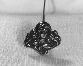 Broche Vintage Style Art Nouveau - Visage De Femme Avec Chapeau, Métal Doré Et Bleu (Arthus Bertrand)