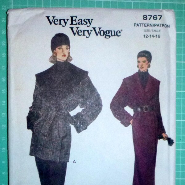 Elegante jas met riem, voering en kraagvariaties, Very Easy Very Vogue 8767 - Szs 12, 14, 16, Vintage naaipatroon in originele plooien