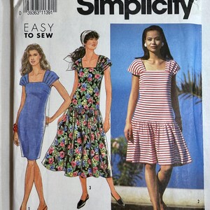 Simplicity 7325、ストレートまたはドロップウエストドレス、サイズ16-24、未裁断型紙