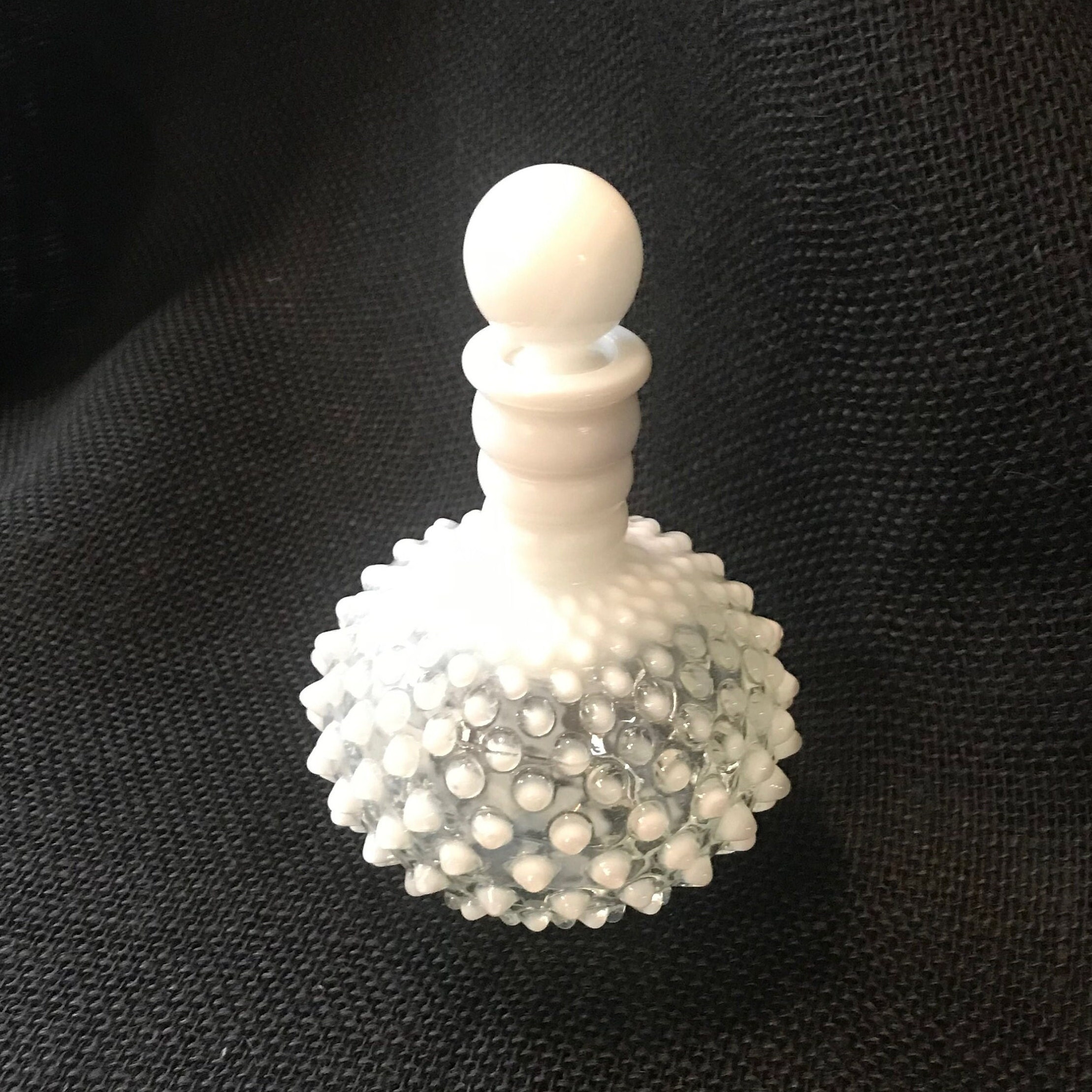 ヴィンテージ フェントン オパールセント ホブネイルボトル：シルバー