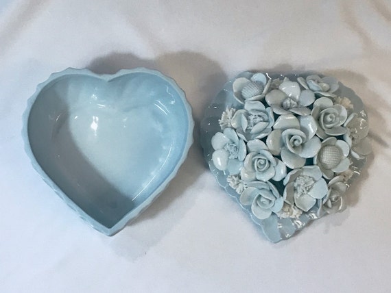 Nuova Capodimonte Powder Blue Box with Heart Shap… - image 3