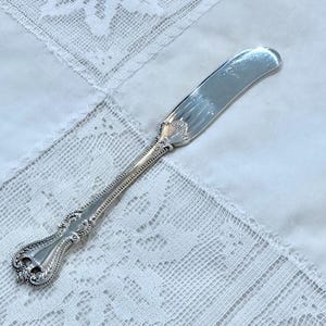 Towle &quot;Old Colonial&quot; Sterling Silver Butter Spreader, in Excellent Vintage Condition