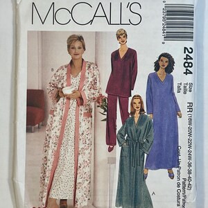 McCall's 2484 Pyjamas, Morgonrock och Nattlinne för Storlekar 18W - 24W Oklippt Sömnadsmönster