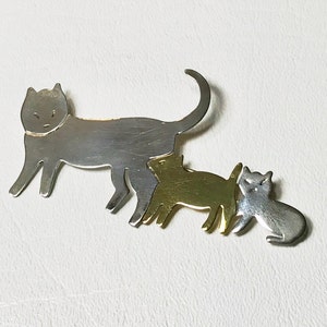 Moederkat met kittens, sterlingzilveren broche gemaakt in Mexico, gesigneerd Laton