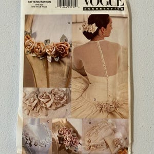 Accessoires de mariage et roses, coussin pour bagues, pochette cadeau, accessoires de coiffure et plus encore, Vogue 7009, patron de couture avec plis originaux