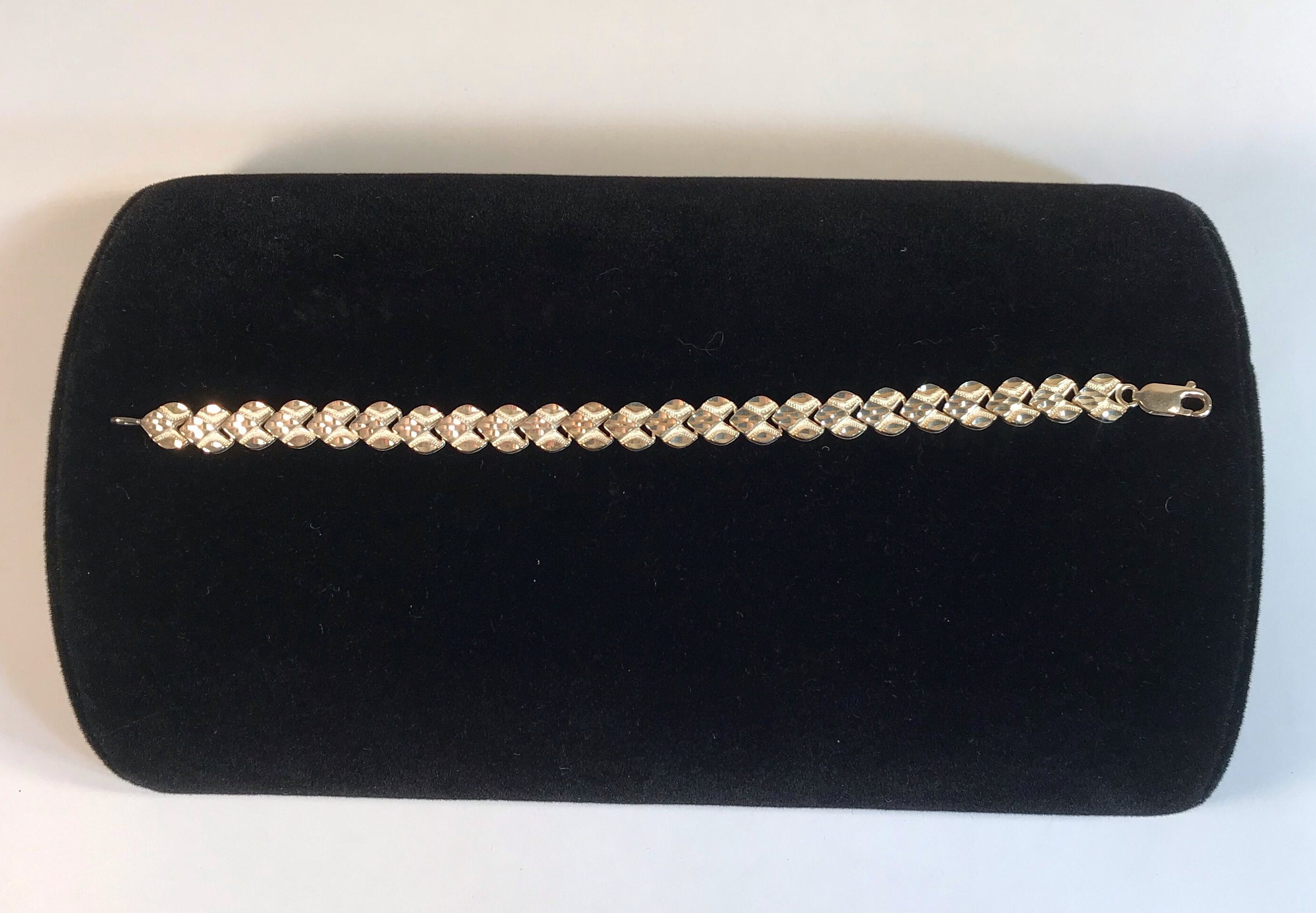 Sterling Silver Link Bracelet With Leaf and Diamond Pattern