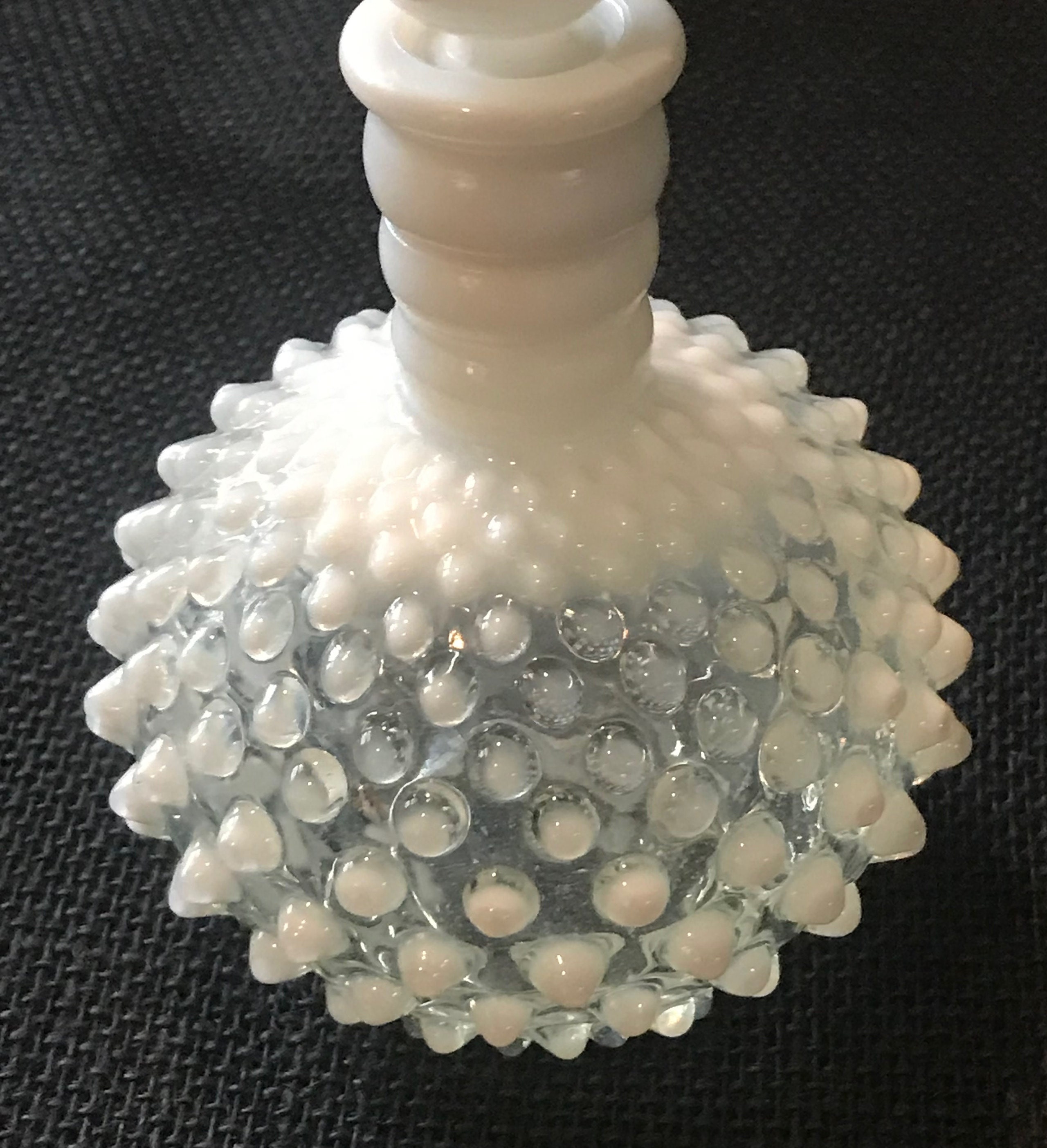 ヴィンテージ フェントン オパールセント ホブネイルボトル：シルバー