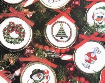 Vintage point de croix décorations de Noël motif à pointer au point de croix PDF téléchargement numérique instantané arbre de Noël, père Noël, bonhomme de neige