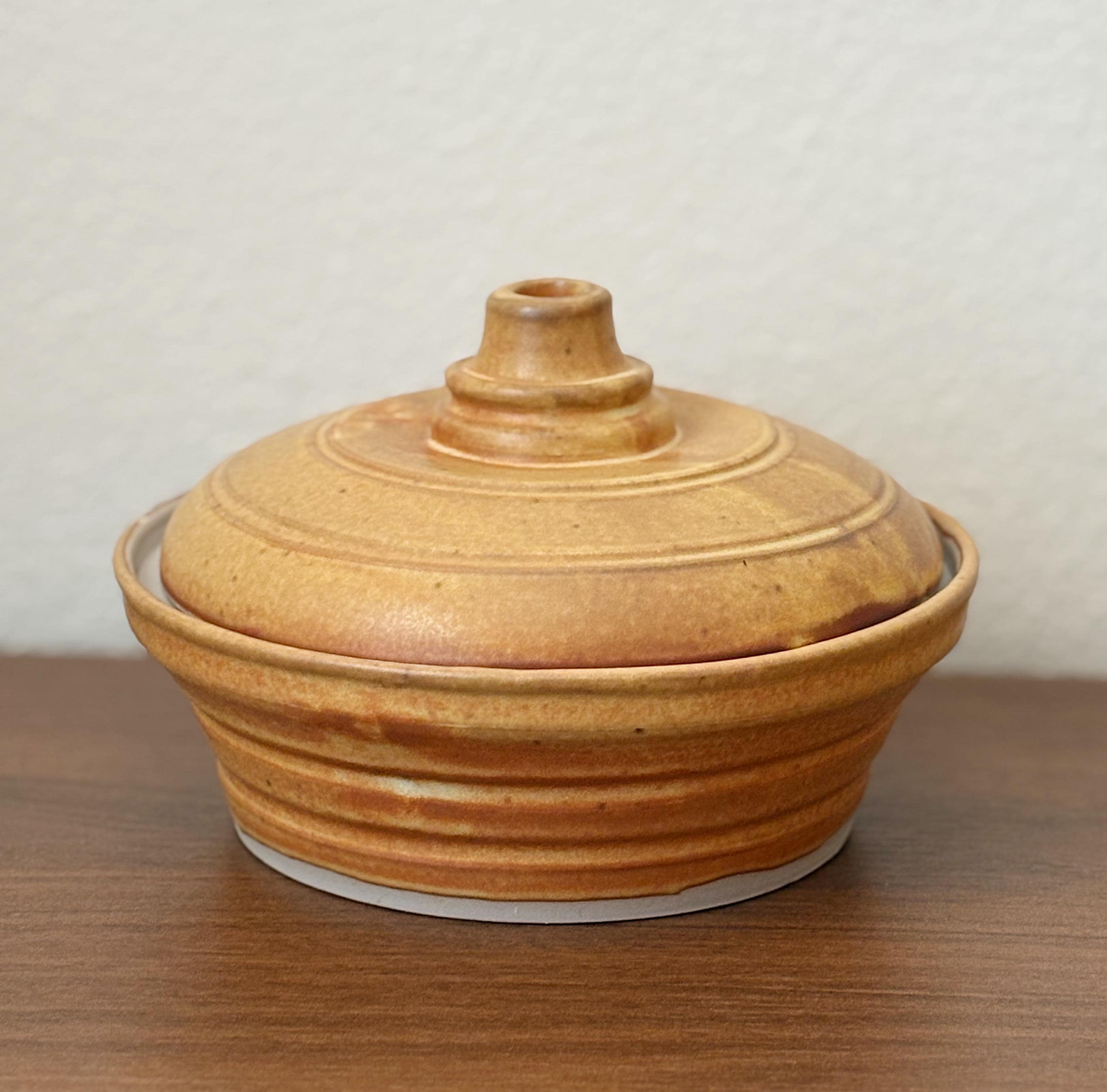 手作りスタジオ陶器の焦げたオレンジ色の蓋付き皿 - Etsy 日本