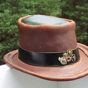 Large Men's Leather Handmade Steam Punk Top Hat Geared Hat Band image 1