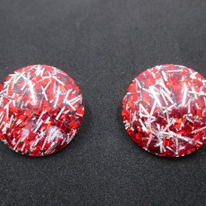 Vintage Lucite Confetti Clip Earrings - 1960&#39;s Round Domed Earrings - Red & Silver Glitter - Valentine&#39;s  or Christmas Earrings