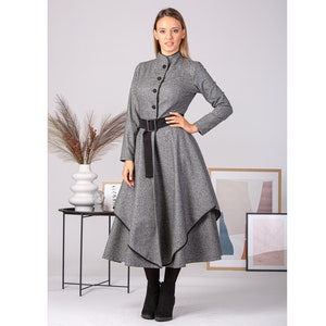 Elegante winterwollen jurk, donkere Academia-jurk, romantische jurk met hoge kraag, uitlopende jurk met knopen, grote maten wikkeljurk met lagen en riem