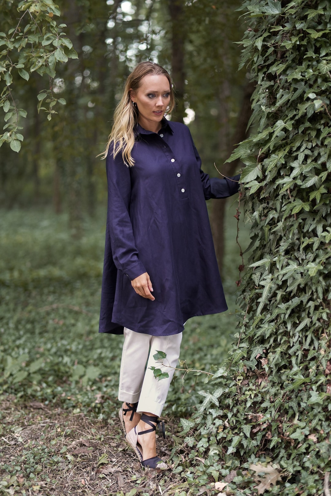 Plus Size Navy Blue Linen Tunic Top, Trapeze Silhouette Short