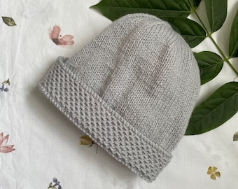 Easy knitting pattern dk beanie Little Loops