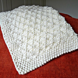 Easy knitting pattern, baby blanket, super chunky criss cross image 2