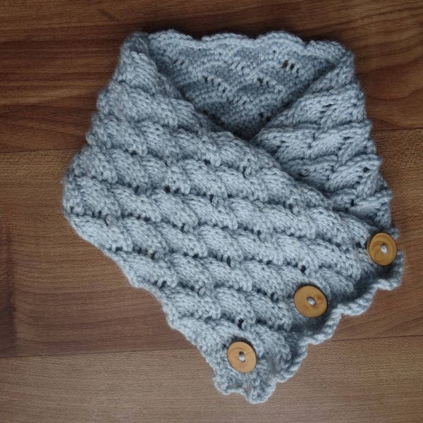 knitting pattern Aran neck warmer scarf Scallops