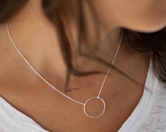 Collier simple avec rond en argent ou plaqué or