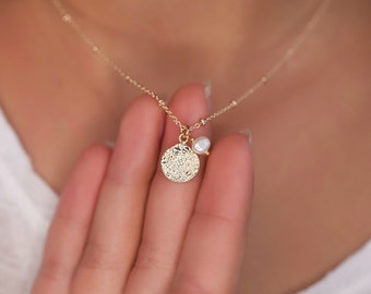 Collana di perle bianche e pellet placcato oro