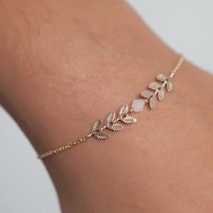 Fishbone bracelet with small stone, fishbone chain, friendship bracelet - Gold fill