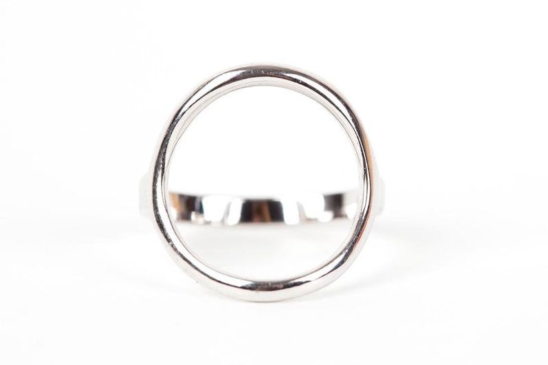 Bague un rond en argent véritable image 1