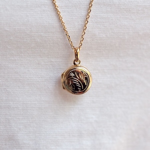 Vergulde ketting met hanger met fotohouder, ketting met vergulde cassolette-hanger