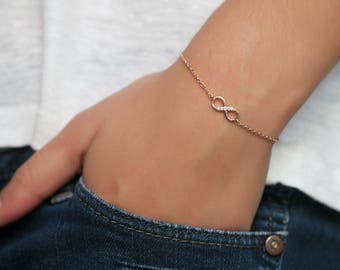 Bracelet infini plaqué or rose serti de zircons