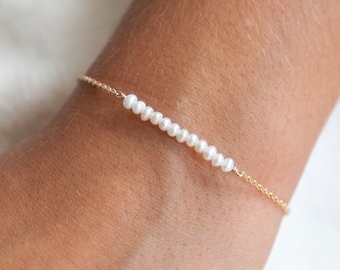 Gold-plated white pearl bracelet