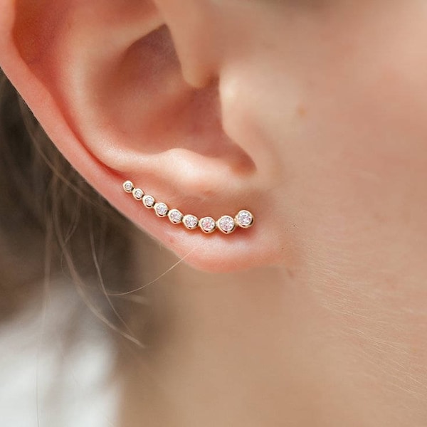 Boucles d'oreilles montantes serties de strass en argent ou plaqué or