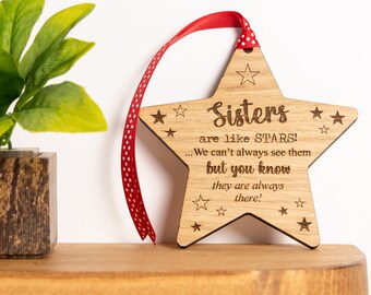 Sisters Are Like Stars, kerstcadeau voor zus, houten hangende plaquette met sterren