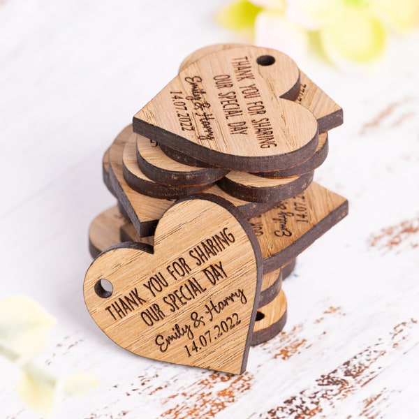 Coeurs de mariage en bois, étiquettes de cadeau de remerciement personnalisées, étiquettes de cadeau de coeur personnalisées, étiquettes cadeaux rustiques gravées