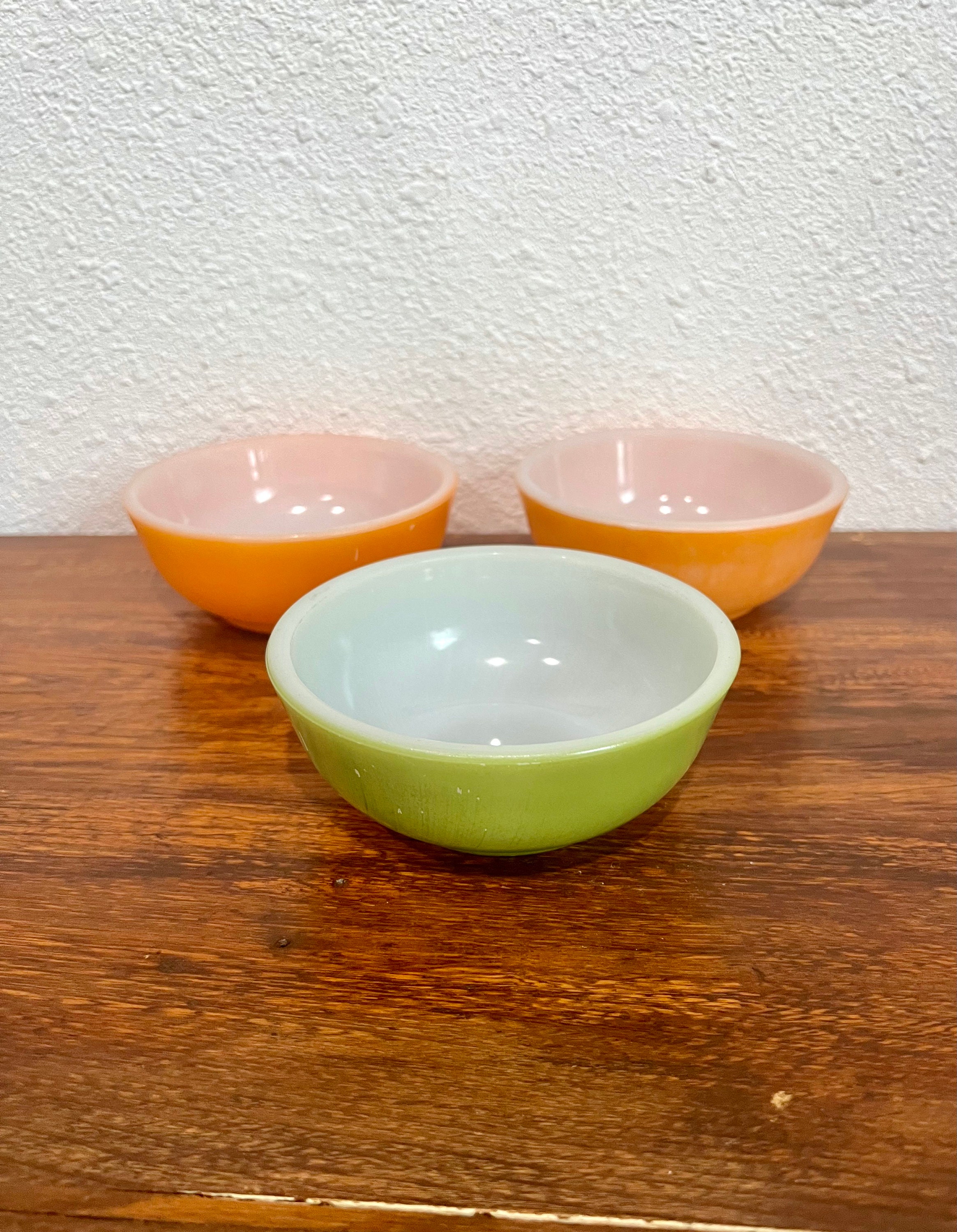 Mintra Home Plastic Bowls with Handles 2 Pack (Large, Orange)