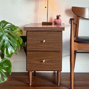 Mid Century Modern Nightstand with 2 Drawers, Vintage