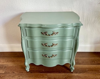 French Provençal Nightstand Serpentine Front Painted Chest with 3 Drawers Vintage Side Table Cottage Style Seafoam Green