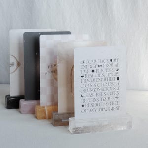Porte-cartes en cristal | Tarot unique/Oracle | Calcite quartz fumé rose clair | Décoration d'autel | Affichage de la carte Oracle
