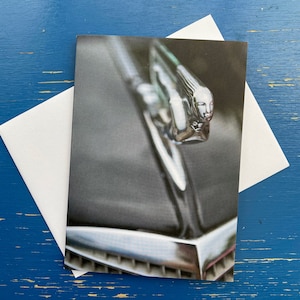 Gefaltet 3,5 "x 5" Karte w / klassische Chevy Kapuze Ornament Farbe Foto ideal für jeden Anlass einschließlich Vatertag, Papa, Garage, Auto-Liebhaber.