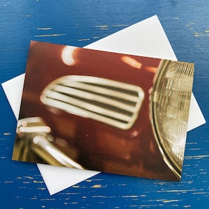 Gefaltete 3,5" x 5" Karte mit einem Karmann Ghia Healight & Grille Farbfoto toll für jeden Anlass, einschließlich Vatertag, Vatertag, Garage, Autoliebhaber.