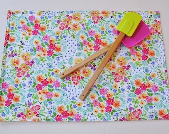 Springtime Flowers Placemat (Sold Individually)