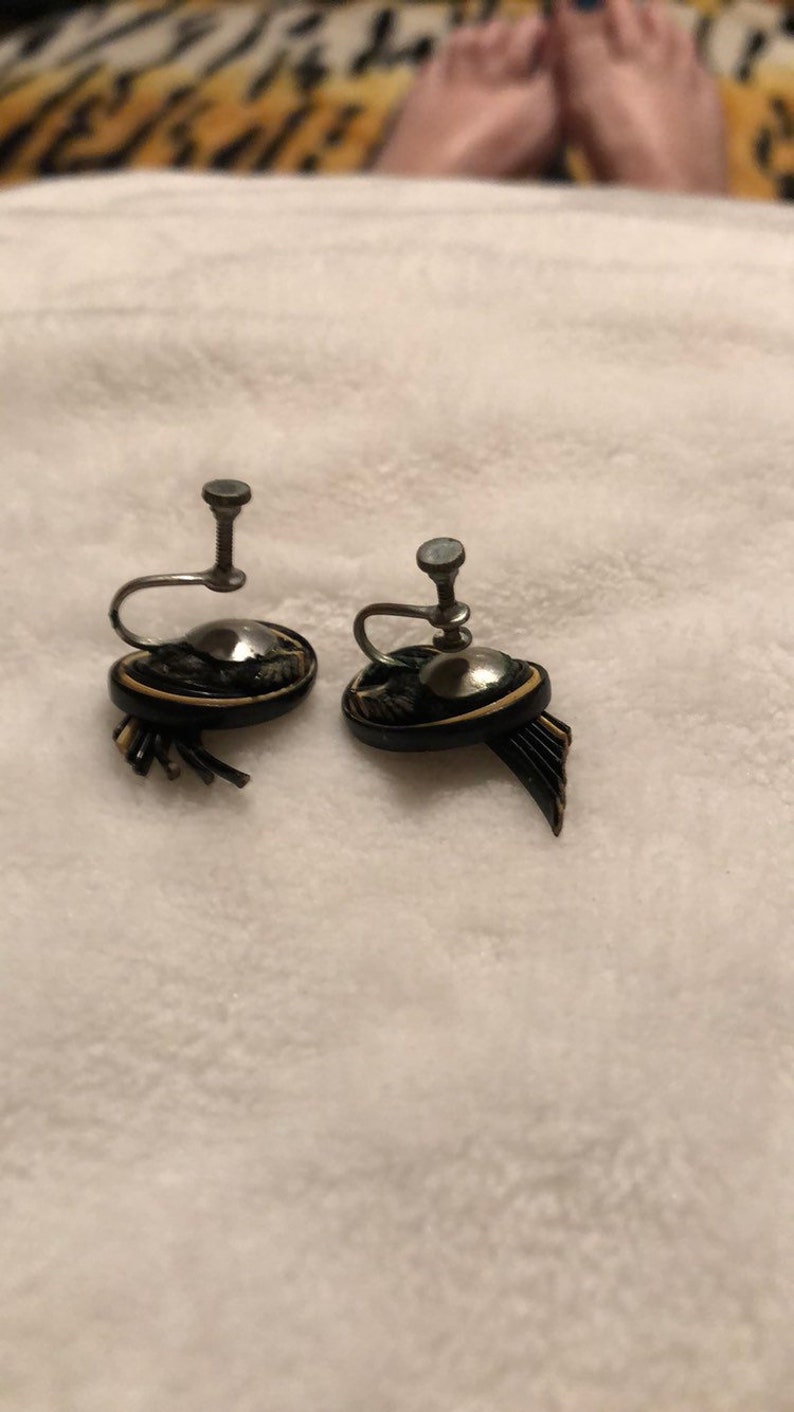 Save 15/% Vtg black cream screwback earrings