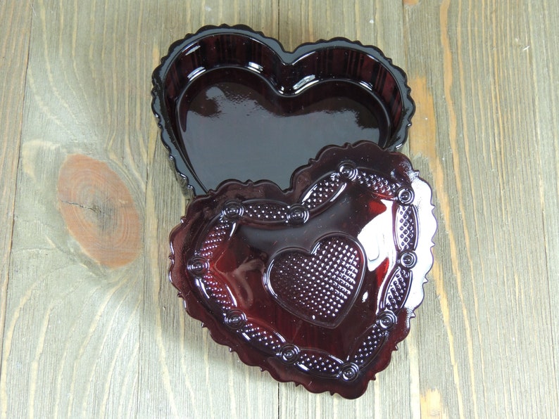 Vintage Avon 1876 Cape Cod Ruby Red Glass Heart Trinket Box EUC 