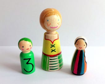 Hand painted Peg Dolls Set of 3 Toddler Waldorf Toy Doll House Toy Small People Wooden Toy Handmade Doll Gift for Kids Wooden Doll Set