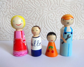 Wooden Peg Doll Family Handpainted Wooden Dolls  Set of 4 Toddler Waldorf Toy Small Wooden Peoples Doll House Toys Gift for Kids Educational